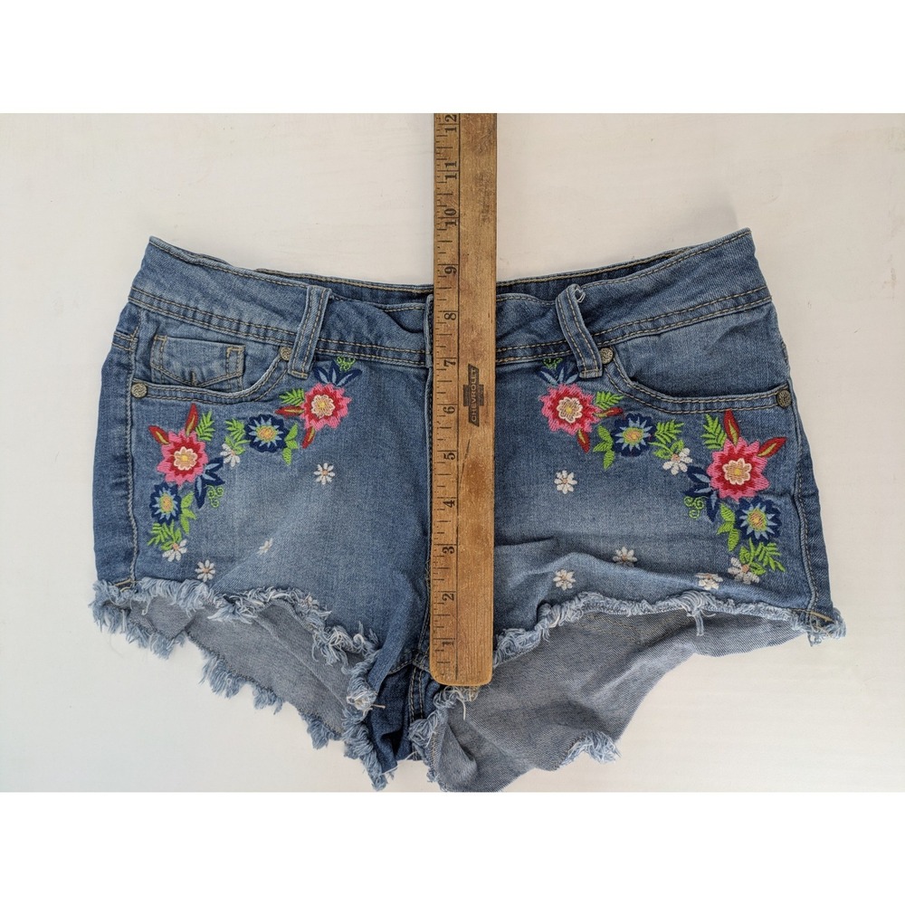 Rue 21 Curvy Jean Shorts Women 6 Distressed Raw Hem Floral Embroidered Boho Fray - Picture 6 of 9